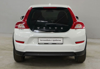 Подержанный автомобиль Volvo C30 2012 года (6 фото)