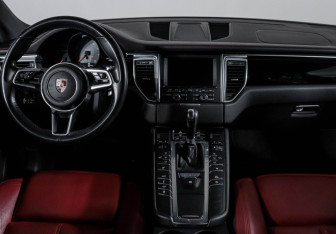 Подержанный автомобиль Porsche Macan 2015 года (12 фото)