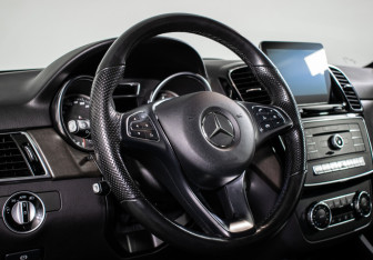 Подержанный автомобиль Mercedes-Benz GLE 2016 года (13 фото)