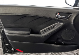 Подержанный автомобиль Kia Cerato Sedan 2018 года (19 фото)