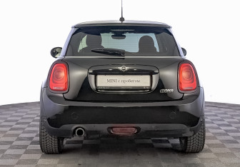 Подержанный автомобиль MINI Hatch 2016 года (6 фото)