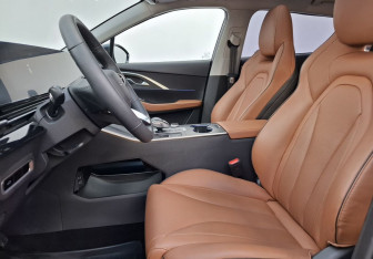 Подержанный автомобиль Omoda C5 2023 года (10 фото)