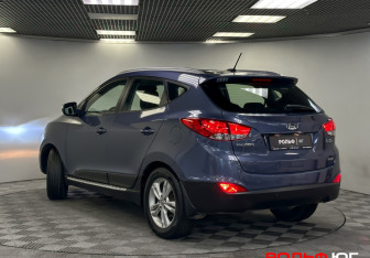 Подержанный автомобиль Hyundai ix35 2012 года (18 фото)