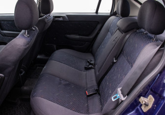 Подержанный автомобиль Opel Astra Hatchback 2001 года (11 фото)