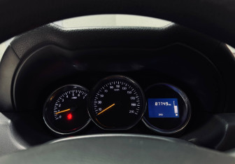 Подержанный автомобиль Renault Duster 2015 года (9 фото)