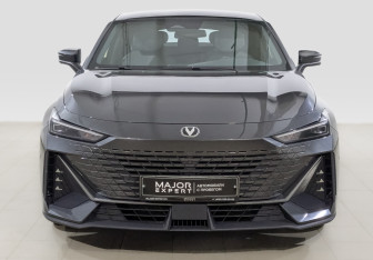 Подержанный автомобиль Changan UNI-V 2023 года (2 фото)