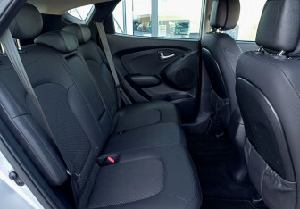 Подержанный автомобиль Hyundai ix35 2012 года (21 фото)