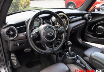 Подержанный автомобиль MINI Hatch 2015 года (14 фото)