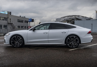 Подержанный автомобиль Audi A7 2021 года (10 фото)