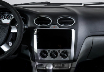 Подержанный автомобиль Ford Focus Sedan 2010 года (13 фото)