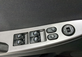 Подержанный автомобиль Hyundai Solaris Hatchback 2014 года (12 фото)