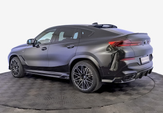 Подержанный автомобиль BMW X6 2021 года (7 фото)
