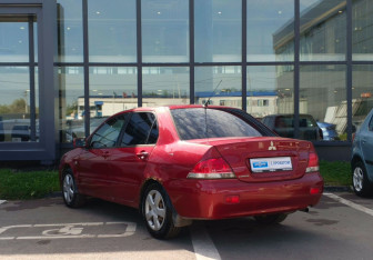 Подержанный автомобиль Mitsubishi Lancer Sedan 2005 года (7 фото)