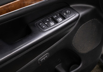 Подержанный автомобиль Jeep Grand Cherokee 2011 года (6 фото)