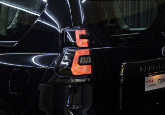 Подержанный автомобиль Toyota Land Cruiser Prado 2023 года (24 фото)