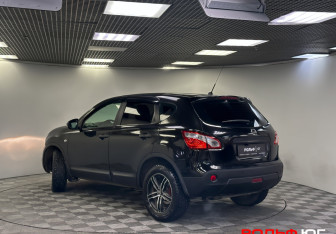 Подержанный автомобиль Nissan Qashqai 2011 года (17 фото)