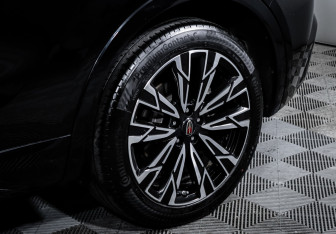 Подержанный автомобиль Hongqi HS5 2023 года (15 фото)
