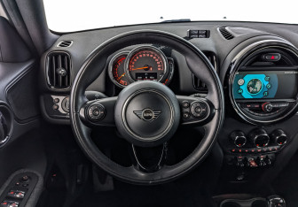 Подержанный автомобиль MINI Countryman 2020 года (20 фото)