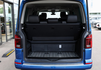 Подержанный автомобиль Volkswagen Multivan 2020 года (10 фото)