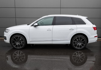 Подержанный автомобиль Audi Q7 2016 года (7 фото)