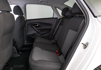 Подержанный автомобиль Volkswagen Polo Sedan 2016 года (18 фото)