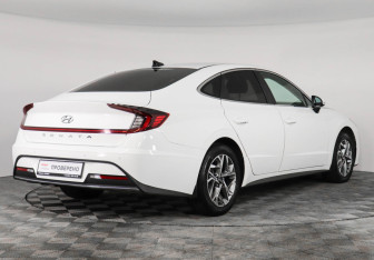 Подержанный автомобиль Hyundai Sonata 2021 года (5 фото)