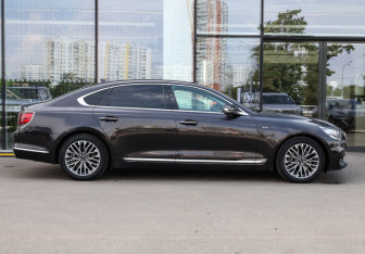 Подержанный автомобиль Kia K900 2019 года (4 фото)