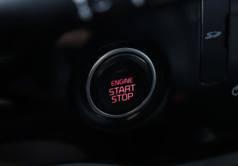 Подержанный автомобиль Kia Rio Hatchback 2018 года (16 фото)