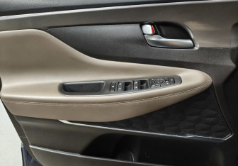 Подержанный автомобиль Hyundai Santa Fe 2019 года (14 фото)