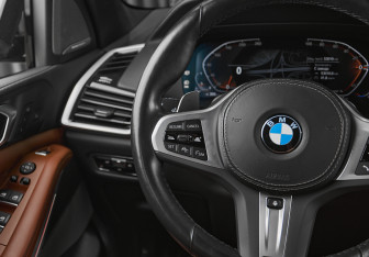 Подержанный автомобиль BMW X5 2023 года (16 фото)