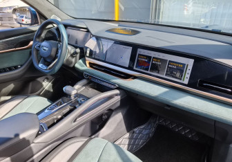 Подержанный автомобиль Geely Monjaro 2023 года (13 фото)