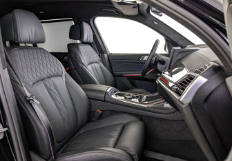 Подержанный автомобиль BMW X7 2024 года (24 фото)