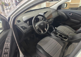 Подержанный автомобиль Hyundai ix35 2014 года (11 фото)