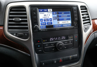Подержанный автомобиль Jeep Grand Cherokee 2010 года (18 фото)