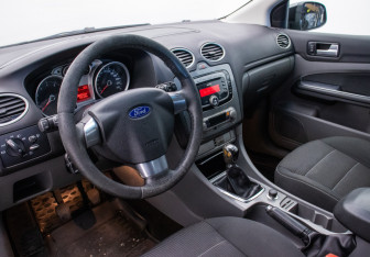 Подержанный автомобиль Ford Focus Sedan 2008 года (9 фото)