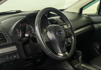 Подержанный автомобиль Subaru XV 2014 года (14 фото)