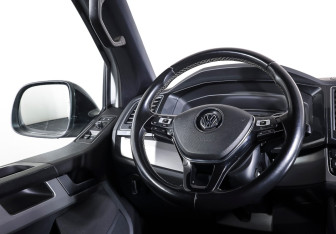 Подержанный автомобиль Volkswagen Multivan 2016 года (17 фото)