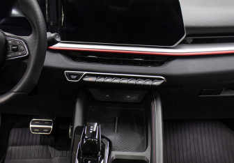 Подержанный автомобиль Geely Coolray 2023 года (15 фото)