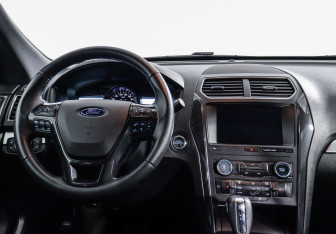 Подержанный автомобиль Ford Explorer 2019 года (8 фото)