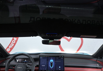 Подержанный автомобиль Xiaomi SU7 2024 года (19 фото)