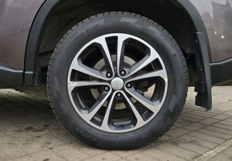 Подержанный автомобиль Nissan X-Trail 2008 года (14 фото)