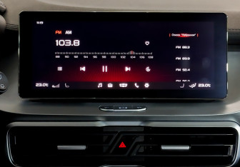 Подержанный автомобиль Geely Coolray 2023 года (15 фото)