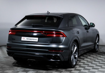 Подержанный автомобиль Audi Q8 2021 года (5 фото)