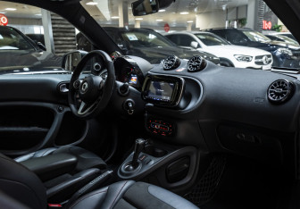 Подержанный автомобиль Smart Fortwo Hatchback 2018 года (19 фото)