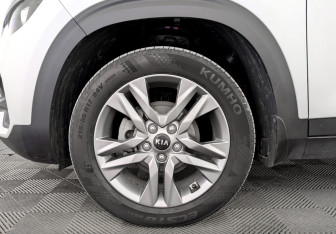 Подержанный автомобиль Kia Seltos 2021 года (18 фото)