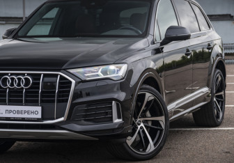 Подержанный автомобиль Audi Q7 2021 года (2 фото)