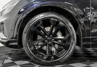 Подержанный автомобиль Audi Q8 2020 года (24 фото)