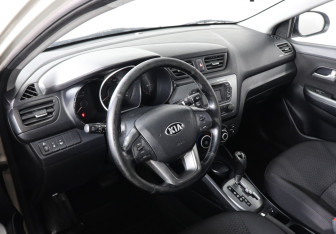 Подержанный автомобиль Kia Rio Sedan 2013 года (9 фото)