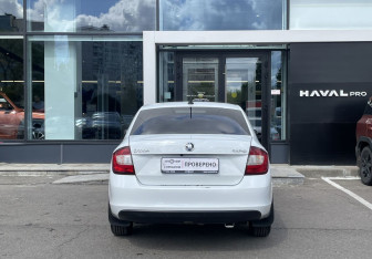 Подержанный автомобиль Skoda Rapid Liftback 2020 года (6 фото)