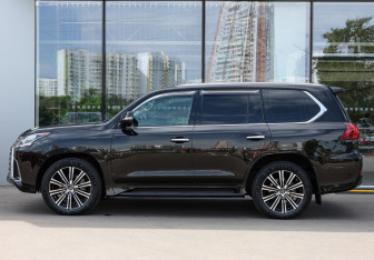Подержанный автомобиль Lexus LX 2021 года (8 фото)